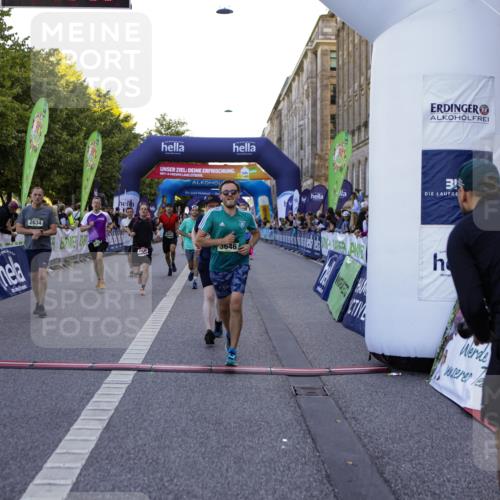 01.09.2024 - BARMER Alsterlauf Kathrin Stürmer Photography http://msf.ph/oto/6970141 01.09.2024 09:58:28 Ziel 2441, 2582, 2588, 2759, 2760, 2897, 3033, 3201, 3231, 3243, 3245, 3285, 3375, 3460, 3542, 3699, 3977, 3983, 4230, 4266, 4268, 4401, 4596, 4682, 5040, 5192, 5193, 5199, 8218, 8256, 2035, 2037, 2392, 2430, 2634, 2855, 3353, 3438, 3646, 3662, 3856, 3894, 4265, 4352, 4636, 4723, 4765, 4850, 5071, 5126, 8133, 8136, 8174, 8263 meine-sportfotos.de
