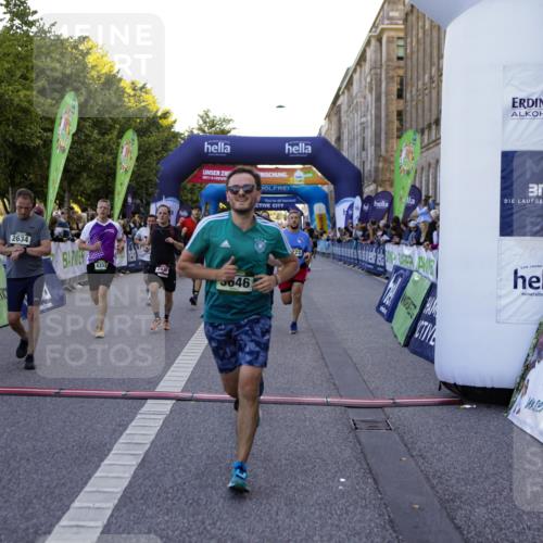 01.09.2024 - BARMER Alsterlauf Kathrin Stürmer Photography http://msf.ph/oto/6970146 01.09.2024 09:58:29 Ziel 2441, 2582, 2588, 2759, 2760, 2897, 3033, 3201, 3231, 3243, 3245, 3285, 3375, 3460, 3542, 3699, 3717, 3977, 3983, 4230, 4266, 4268, 4401, 4596, 4682, 5040, 5192, 5193, 5199, 8218, 8256, 2037, 2392, 2430, 2634, 2832, 2855, 3353, 3438, 3646, 3662, 3856, 3894, 4352, 4636, 4723, 4850, 5071, 5126, 8133, 8174, 8263 meine-sportfotos.de