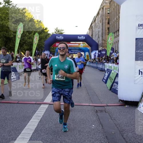 01.09.2024 - BARMER Alsterlauf Kathrin Stürmer Photography http://msf.ph/oto/6970147 01.09.2024 09:58:29 Ziel 2441, 2582, 2588, 2759, 2760, 2897, 3033, 3201, 3231, 3243, 3245, 3285, 3375, 3460, 3542, 3699, 3717, 3977, 3983, 4230, 4266, 4268, 4401, 4596, 4682, 5040, 5192, 5193, 5199, 8218, 8256, 2037, 2392, 2430, 2634, 2832, 2855, 3353, 3438, 3646, 3662, 3856, 3894, 4352, 4636, 4723, 4850, 5071, 5126, 8133, 8174, 8263 meine-sportfotos.de