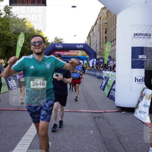 01.09.2024 - BARMER Alsterlauf Kathrin Stürmer Photography http://msf.ph/oto/6970150 01.09.2024 09:58:30 Ziel 2425, 2441, 2582, 2588, 2759, 2760, 2895, 2897, 3033, 3201, 3231, 3243, 3245, 3285, 3375, 3460, 3542, 3699, 3717, 3977, 3983, 4230, 4266, 4268, 4401, 4596, 4682, 5040, 5192, 5193, 5199, 5251, 8218, 8256, 2037, 2430, 2634, 2832, 2855, 3353, 3438, 3646, 3662, 3856, 3894, 4352, 4636, 4723, 4850, 5071, 5126, 8133, 8174, 8263 meine-sportfotos.de