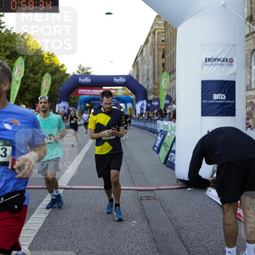 01.09.2024 - BARMER Alsterlauf Kathrin Stürmer Photography http://msf.ph/oto/6970153 01.09.2024 09:58:32 Ziel 2425, 2441, 2582, 2588, 2895, 2897, 3033, 3201, 3243, 3249, 3285, 3375, 3460, 3699, 3717, 3977, 3983, 4230, 4266, 4268, 4401, 4596, 4682, 4779, 5040, 5192, 5193, 5199, 5251, 8218, 8256, 2037, 2430, 2634, 2832, 2855, 3353, 3438, 3646, 3856, 3894, 4071, 4352, 4618, 4636, 4723, 4850, 5126, 8133, 8174, 8263 meine-sportfotos.de