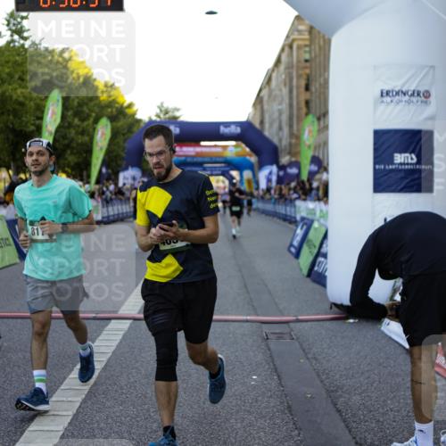 01.09.2024 - BARMER Alsterlauf Kathrin Stürmer Photography http://msf.ph/oto/6970156 01.09.2024 09:58:33 Ziel 2425, 2441, 2467, 2582, 2588, 2895, 2897, 3033, 3201, 3243, 3249, 3285, 3375, 3460, 3699, 3717, 3977, 3983, 4230, 4266, 4268, 4596, 4682, 4779, 5040, 5192, 5193, 5199, 5251, 8218, 8256, 2037, 2430, 2634, 2832, 2855, 3438, 3646, 3755, 3856, 3894, 4071, 4352, 4474, 4618, 4636, 4723, 4850, 5126, 8133, 8174, 8263 meine-sportfotos.de