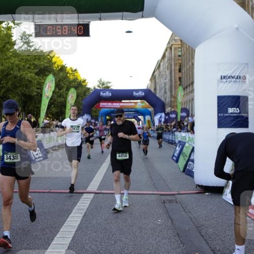 01.09.2024 - BARMER Alsterlauf Kathrin Stürmer Photography http://msf.ph/oto/6970157 01.09.2024 09:58:38 Ziel 2425, 2441, 2467, 2582, 2684, 2895, 2897, 3033, 3154, 3201, 3243, 3249, 3283, 3692, 3717, 3977, 3983, 4230, 4266, 4268, 4596, 4682, 4779, 5018, 5040, 5192, 5193, 5199, 5251, 8218, 8256, 2037, 2403, 2832, 2855, 2868, 3438, 3755, 3856, 3894, 4071, 4474, 4618, 4636, 4850, 4888, 5126 meine-sportfotos.de