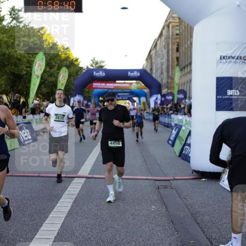 01.09.2024 - BARMER Alsterlauf Kathrin Stürmer Photography http://msf.ph/oto/6970158 01.09.2024 09:58:38 Ziel 2425, 2441, 2467, 2582, 2684, 2895, 2897, 3033, 3154, 3201, 3243, 3249, 3283, 3692, 3717, 3977, 3983, 4230, 4266, 4268, 4596, 4682, 4779, 5018, 5040, 5192, 5193, 5199, 5251, 8218, 8256, 2037, 2403, 2832, 2855, 2868, 3438, 3755, 3856, 3894, 4071, 4474, 4618, 4636, 4850, 4888, 5126 meine-sportfotos.de