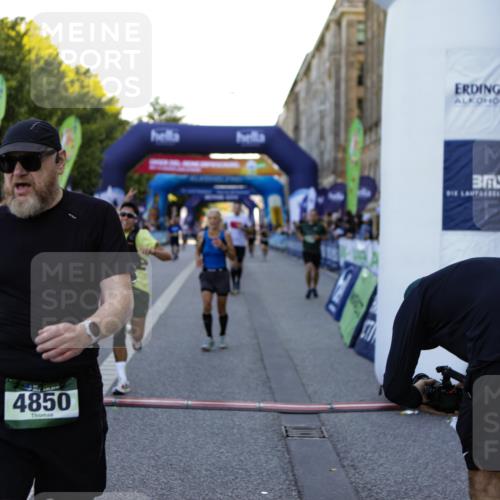 01.09.2024 - BARMER Alsterlauf Kathrin Stürmer Photography http://msf.ph/oto/6970167 01.09.2024 09:58:40 Ziel 2425, 2441, 2467, 2582, 2684, 2863, 2895, 2897, 3033, 3154, 3201, 3249, 3283, 3692, 3717, 3977, 3983, 4230, 4266, 4268, 4596, 4779, 5018, 5040, 5192, 5193, 5199, 5251, 8218, 8256, 2037, 2403, 2649, 2832, 2868, 3438, 3755, 3856, 3894, 4071, 4474, 4618, 4850, 4888, 5126, 8202 meine-sportfotos.de