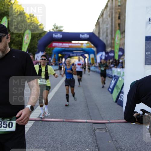 01.09.2024 - BARMER Alsterlauf Kathrin Stürmer Photography http://msf.ph/oto/6970168 01.09.2024 09:58:40 Ziel 2425, 2441, 2467, 2582, 2684, 2863, 2895, 2897, 3033, 3154, 3201, 3249, 3283, 3692, 3717, 3977, 3983, 4230, 4266, 4268, 4596, 4779, 5018, 5040, 5192, 5193, 5199, 5251, 8218, 8256, 2037, 2403, 2649, 2832, 2868, 3438, 3755, 3856, 3894, 4071, 4474, 4618, 4850, 4888, 5126, 8202 meine-sportfotos.de