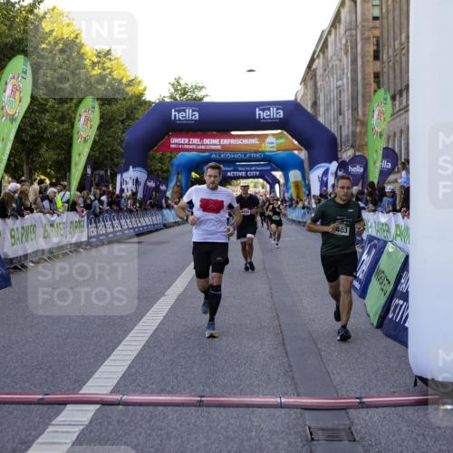 01.09.2024 - BARMER Alsterlauf Kathrin Stürmer Photography http://msf.ph/oto/6970176 01.09.2024 09:58:43 Ziel 2425, 2467, 2582, 2684, 2828, 2863, 2895, 2897, 3154, 3201, 3249, 3283, 3692, 3717, 3977, 3983, 4266, 4268, 4596, 4779, 5018, 5192, 5193, 5206, 5251, 2037, 2166, 2299, 2403, 2428, 2649, 2832, 2848, 2868, 3438, 3755, 4071, 4363, 4474, 4618, 4850, 4888, 5014, 8202 meine-sportfotos.de
