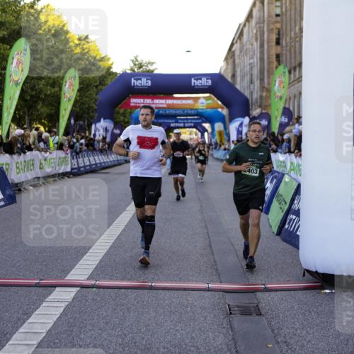 01.09.2024 - BARMER Alsterlauf Kathrin Stürmer Photography http://msf.ph/oto/6970180 01.09.2024 09:58:43 Ziel 2425, 2467, 2582, 2684, 2828, 2863, 2895, 2897, 3154, 3201, 3249, 3283, 3692, 3717, 3977, 3983, 4266, 4268, 4596, 4779, 5018, 5192, 5193, 5206, 5251, 2037, 2166, 2299, 2403, 2428, 2649, 2832, 2848, 2868, 3438, 3755, 4071, 4363, 4474, 4618, 4850, 4888, 5014, 8202 meine-sportfotos.de