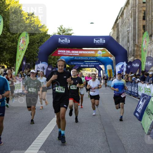 01.09.2024 - BARMER Alsterlauf Kathrin Stürmer Photography http://msf.ph/oto/6970184 01.09.2024 09:59:09 Ziel 2087, 2337, 2390, 2391, 2412, 2668, 2977, 3274, 3510, 3875, 3907, 4093, 4151, 4277, 4278, 4361, 4392, 4524, 4770, 4785, 4930, 5124, 5125, 5204, 8163, 2174, 2723, 2923, 2932, 3135, 3410, 3489, 3684, 3727, 3846, 3995, 4217, 4293, 4670, 4956, 4994, 5092, 5244, 5303, 8180, 8267 meine-sportfotos.de
