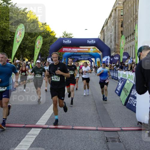 01.09.2024 - BARMER Alsterlauf Kathrin Stürmer Photography http://msf.ph/oto/6970187 01.09.2024 09:59:09 Ziel 2087, 2337, 2390, 2391, 2412, 2668, 2977, 3274, 3510, 3875, 3907, 4093, 4151, 4277, 4278, 4361, 4392, 4524, 4770, 4785, 4930, 5124, 5125, 5204, 8163, 2174, 2723, 2923, 2932, 3135, 3410, 3489, 3684, 3727, 3846, 3995, 4217, 4293, 4670, 4956, 4994, 5092, 5244, 5303, 8180, 8267 meine-sportfotos.de