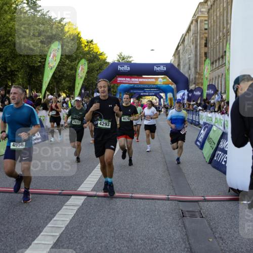 01.09.2024 - BARMER Alsterlauf Kathrin Stürmer Photography http://msf.ph/oto/6970188 01.09.2024 09:59:09 Ziel 2087, 2337, 2390, 2391, 2412, 2668, 2977, 3274, 3510, 3875, 3907, 4093, 4151, 4277, 4278, 4361, 4392, 4524, 4770, 4785, 4930, 5124, 5125, 5204, 8163, 2174, 2723, 2923, 2932, 3135, 3410, 3489, 3684, 3727, 3846, 3995, 4217, 4293, 4670, 4956, 4994, 5092, 5244, 5303, 8180, 8267 meine-sportfotos.de
