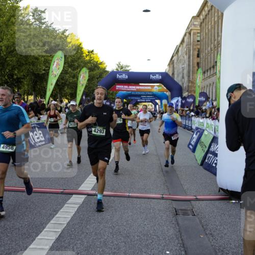 01.09.2024 - BARMER Alsterlauf Kathrin Stürmer Photography http://msf.ph/oto/6970189 01.09.2024 09:59:10 Ziel 2087, 2337, 2390, 2391, 2412, 2668, 2977, 3274, 3510, 3875, 3907, 3940, 4093, 4151, 4277, 4278, 4361, 4392, 4524, 4770, 4785, 4930, 5124, 5125, 5204, 5205, 5237, 8163, 2020, 2174, 2723, 2923, 2932, 3410, 3489, 3684, 3727, 3846, 3995, 4217, 4293, 4670, 4956, 4994, 5092, 5244, 5303, 8267 meine-sportfotos.de