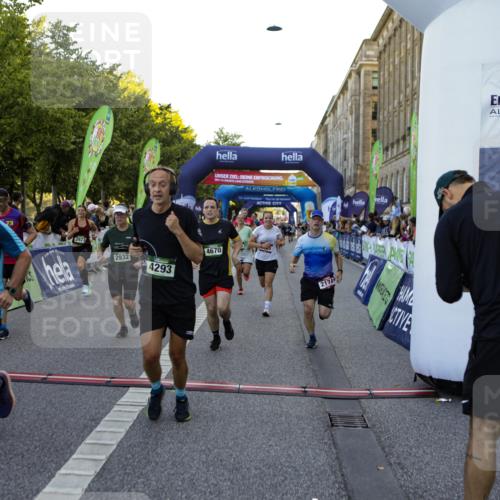 01.09.2024 - BARMER Alsterlauf Kathrin Stürmer Photography http://msf.ph/oto/6970190 01.09.2024 09:59:10 Ziel 2087, 2337, 2390, 2391, 2412, 2668, 2977, 3274, 3510, 3875, 3907, 3940, 4093, 4151, 4277, 4278, 4361, 4392, 4524, 4770, 4785, 4930, 5124, 5125, 5204, 5205, 5237, 8163, 2020, 2174, 2723, 2923, 2932, 3410, 3489, 3684, 3727, 3846, 3995, 4217, 4293, 4670, 4956, 4994, 5092, 5244, 5303, 8267 meine-sportfotos.de
