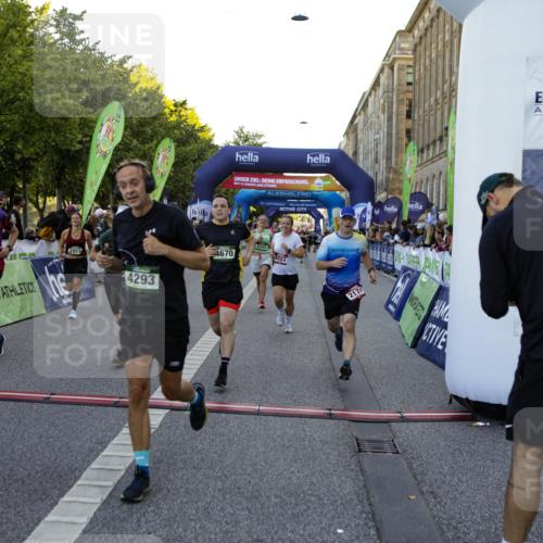 01.09.2024 - BARMER Alsterlauf Kathrin Stürmer Photography http://msf.ph/oto/6970191 01.09.2024 09:59:10 Ziel 2087, 2337, 2390, 2391, 2412, 2668, 2977, 3274, 3510, 3875, 3907, 3940, 4093, 4151, 4277, 4278, 4361, 4392, 4524, 4770, 4785, 4930, 5124, 5125, 5204, 5205, 5237, 8163, 2020, 2174, 2723, 2923, 2932, 3410, 3489, 3684, 3727, 3846, 3995, 4217, 4293, 4670, 4956, 4994, 5092, 5244, 5303, 8267 meine-sportfotos.de
