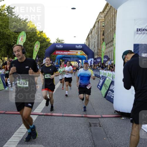 01.09.2024 - BARMER Alsterlauf Kathrin Stürmer Photography http://msf.ph/oto/6970192 01.09.2024 09:59:10 Ziel 2087, 2337, 2390, 2391, 2412, 2668, 2977, 3274, 3510, 3875, 3907, 3940, 4093, 4151, 4277, 4278, 4361, 4392, 4524, 4770, 4785, 4930, 5124, 5125, 5204, 5205, 5237, 8163, 2020, 2174, 2723, 2923, 2932, 3410, 3489, 3684, 3727, 3846, 3995, 4217, 4293, 4670, 4956, 4994, 5092, 5244, 5303, 8267 meine-sportfotos.de