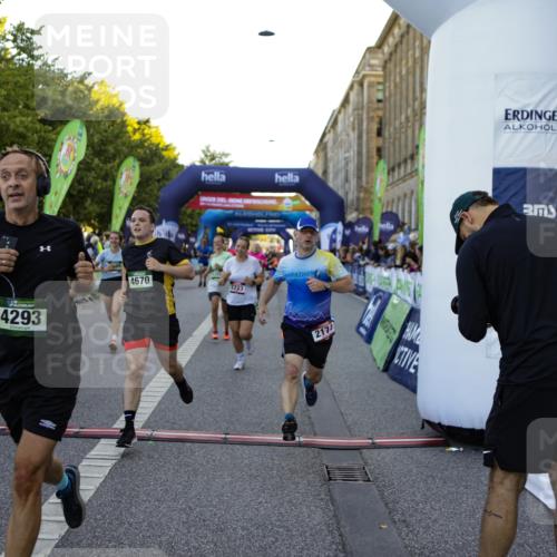 01.09.2024 - BARMER Alsterlauf Kathrin Stürmer Photography http://msf.ph/oto/6970193 01.09.2024 09:59:10 Ziel 2087, 2337, 2390, 2391, 2412, 2668, 2977, 3274, 3510, 3875, 3907, 3940, 4093, 4151, 4277, 4278, 4361, 4392, 4524, 4770, 4785, 4930, 5124, 5125, 5204, 5205, 5237, 8163, 2020, 2174, 2723, 2923, 2932, 3410, 3489, 3684, 3727, 3846, 3995, 4217, 4293, 4670, 4956, 4994, 5092, 5244, 5303, 8267 meine-sportfotos.de