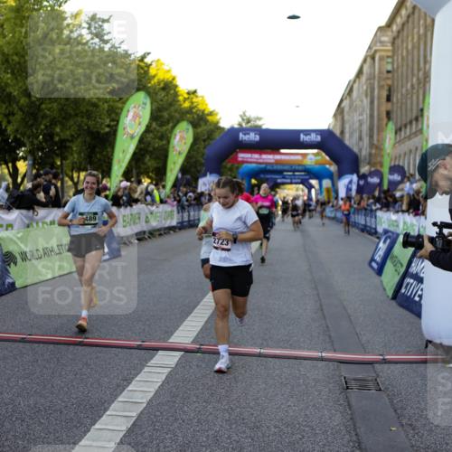 01.09.2024 - BARMER Alsterlauf Kathrin Stürmer Photography http://msf.ph/oto/6970195 01.09.2024 09:59:12 Ziel 2087, 2337, 2390, 2391, 2412, 2668, 2977, 3274, 3510, 3875, 3907, 3940, 4093, 4151, 4277, 4278, 4325, 4361, 4392, 4524, 4770, 4785, 4930, 5124, 5125, 5204, 5205, 5237, 8163, 8321, 2020, 2174, 2723, 2923, 2932, 3410, 3485, 3489, 3727, 3995, 4293, 4444, 4670, 4956, 4994, 5092, 5244, 5298, 5303, 8057, 8267 meine-sportfotos.de