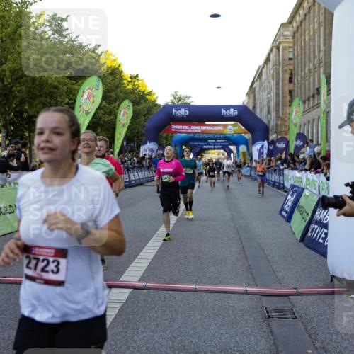 01.09.2024 - BARMER Alsterlauf Kathrin Stürmer Photography http://msf.ph/oto/6970199 01.09.2024 09:59:13 Ziel 2087, 2337, 2390, 2391, 2412, 2668, 2977, 3274, 3510, 3875, 3907, 3940, 4093, 4151, 4277, 4278, 4325, 4361, 4392, 4524, 4770, 4785, 4930, 5124, 5125, 5204, 5205, 5237, 8163, 8321, 2020, 2174, 2252, 2303, 2723, 2923, 2932, 3410, 3485, 3489, 3727, 3995, 4293, 4444, 4670, 4956, 4994, 5092, 5244, 5298, 5303, 8057, 8148, 8267 meine-sportfotos.de