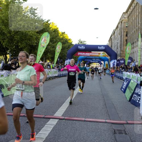 01.09.2024 - BARMER Alsterlauf Kathrin Stürmer Photography http://msf.ph/oto/6970201 01.09.2024 09:59:13 Ziel 2087, 2337, 2390, 2391, 2412, 2668, 2977, 3274, 3510, 3875, 3907, 3940, 4093, 4151, 4277, 4278, 4325, 4361, 4392, 4524, 4770, 4785, 4930, 5124, 5125, 5204, 5205, 5237, 8163, 8321, 2020, 2174, 2252, 2303, 2723, 2923, 2932, 3410, 3485, 3489, 3727, 3995, 4293, 4444, 4670, 4956, 4994, 5092, 5244, 5298, 5303, 8057, 8148, 8267 meine-sportfotos.de