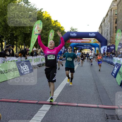 01.09.2024 - BARMER Alsterlauf Kathrin Stürmer Photography http://msf.ph/oto/6970205 01.09.2024 09:59:14 Ziel 2087, 2337, 2390, 2391, 2412, 2668, 2977, 3510, 3748, 3875, 3907, 3940, 4093, 4151, 4277, 4278, 4325, 4361, 4392, 4524, 4770, 4785, 4930, 5124, 5125, 5204, 5205, 5237, 8010, 8163, 8321, 2020, 2174, 2252, 2303, 2603, 2723, 2729, 2923, 2932, 3410, 3485, 3489, 3727, 3995, 4066, 4293, 4444, 4670, 4956, 4994, 5092, 5244, 5298, 5303, 8057, 8148, 8267, 8281 meine-sportfotos.de