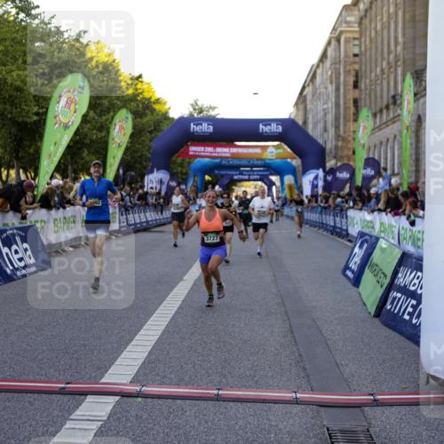 01.09.2024 - BARMER Alsterlauf Kathrin Stürmer Photography http://msf.ph/oto/6970206 01.09.2024 09:59:16 Ziel 2087, 2337, 2355, 2390, 2412, 2950, 2977, 3510, 3748, 3875, 3940, 4093, 4151, 4277, 4278, 4325, 4361, 4392, 4524, 4785, 4930, 5124, 5125, 5204, 5205, 5237, 8010, 8163, 8321, 2020, 2174, 2252, 2303, 2445, 2603, 2723, 2729, 2736, 2923, 2932, 3410, 3485, 3489, 3727, 3995, 4066, 4293, 4444, 4670, 4956, 4994, 5092, 5298, 5303, 8057, 8134, 8148, 8267, 8281 meine-sportfotos.de