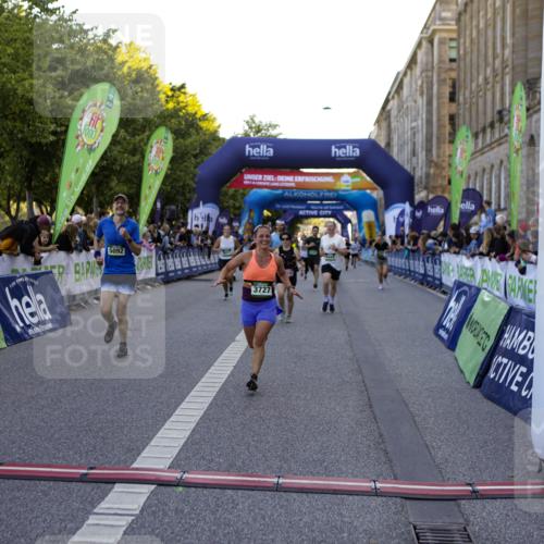01.09.2024 - BARMER Alsterlauf Kathrin Stürmer Photography http://msf.ph/oto/6970207 01.09.2024 09:59:16 Ziel 2087, 2337, 2355, 2390, 2412, 2950, 2977, 3510, 3748, 3875, 3940, 4093, 4151, 4277, 4278, 4325, 4361, 4392, 4524, 4785, 4930, 5124, 5125, 5204, 5205, 5237, 8010, 8163, 8321, 2020, 2174, 2252, 2303, 2445, 2603, 2723, 2729, 2736, 2923, 2932, 3410, 3485, 3489, 3727, 3995, 4066, 4293, 4444, 4670, 4956, 4994, 5092, 5298, 5303, 8057, 8134, 8148, 8267, 8281 meine-sportfotos.de
