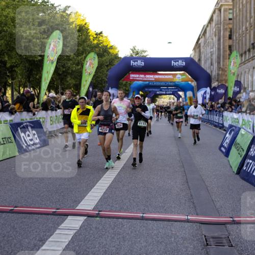 01.09.2024 - BARMER Alsterlauf Kathrin Stürmer Photography http://msf.ph/oto/6970225 01.09.2024 09:59:28 Ziel 2355, 2417, 2877, 2950, 3311, 3315, 3510, 3748, 3940, 4325, 4392, 4524, 4557, 5204, 5205, 5237, 8010, 8321, 8352, 2038, 2223, 2252, 2303, 2445, 2603, 2719, 2729, 2736, 3115, 3603, 3758, 4066, 4212, 4232, 4432, 4495, 4605, 4708, 4722, 4867, 5231, 8111, 8134, 8148, 8281 meine-sportfotos.de