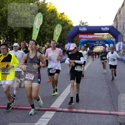 01.09.2024 - BARMER Alsterlauf Kathrin Stürmer Photography http://msf.ph/oto/6970233 01.09.2024 09:59:29 Ziel 2355, 2417, 2877, 2950, 3311, 3315, 3748, 3940, 4325, 4392, 4524, 4557, 5204, 5205, 5237, 8010, 8321, 8352, 2038, 2079, 2223, 2445, 2603, 2719, 2729, 2736, 2771, 3115, 3603, 3758, 4066, 4212, 4232, 4432, 4495, 4605, 4708, 4722, 4867, 5231, 8111, 8134, 8281 meine-sportfotos.de