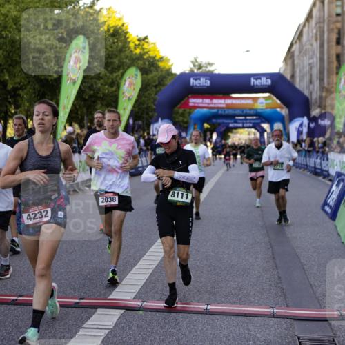 01.09.2024 - BARMER Alsterlauf Kathrin Stürmer Photography http://msf.ph/oto/6970234 01.09.2024 09:59:29 Ziel 2355, 2417, 2877, 2950, 3311, 3315, 3748, 3940, 4325, 4392, 4524, 4557, 5204, 5205, 5237, 8010, 8321, 8352, 2038, 2079, 2223, 2445, 2603, 2719, 2729, 2736, 2771, 3115, 3603, 3758, 4066, 4212, 4232, 4432, 4495, 4605, 4708, 4722, 4867, 5231, 8111, 8134, 8281 meine-sportfotos.de