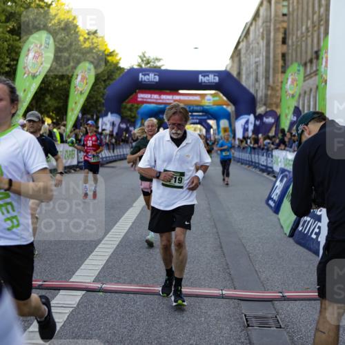 01.09.2024 - BARMER Alsterlauf Kathrin Stürmer Photography http://msf.ph/oto/6970237 01.09.2024 09:59:31 Ziel 2355, 2417, 2877, 2950, 3311, 3315, 3748, 4325, 4557, 4904, 8010, 8222, 8321, 8352, 2038, 2079, 2223, 2445, 2719, 2771, 3115, 3603, 3758, 4212, 4232, 4432, 4495, 4605, 4708, 4722, 4727, 4867, 5016, 5231, 8111 meine-sportfotos.de