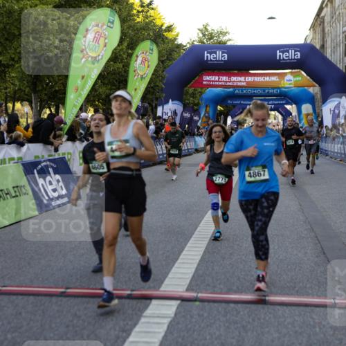 01.09.2024 - BARMER Alsterlauf Kathrin Stürmer Photography http://msf.ph/oto/6970239 01.09.2024 09:59:36 Ziel 2159, 2355, 2417, 2503, 2766, 2877, 2908, 2909, 3311, 3315, 3586, 3815, 4557, 4737, 4904, 4984, 8222, 8352, 2038, 2079, 2223, 2323, 2719, 2771, 3010, 3115, 3185, 3603, 3718, 3737, 3758, 4005, 4495, 4575, 4605, 4708, 4722, 4727, 4867, 4980, 5016, 5231, 5266, 8141, 8345 meine-sportfotos.de