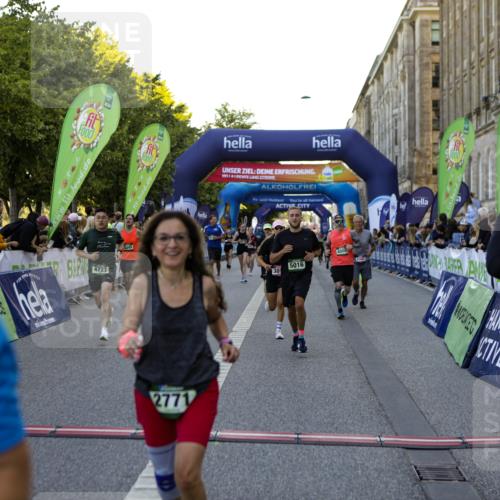 01.09.2024 - BARMER Alsterlauf Kathrin Stürmer Photography http://msf.ph/oto/6970247 01.09.2024 09:59:38 Ziel 2057, 2159, 2417, 2503, 2766, 2877, 2908, 2909, 3311, 3315, 3586, 3673, 3815, 4405, 4557, 4737, 4904, 4984, 5135, 8222, 8352, 8371, 2079, 2223, 2304, 2323, 2771, 3010, 3185, 3718, 3737, 3758, 4005, 4045, 4482, 4495, 4575, 4605, 4708, 4727, 4867, 4980, 5016, 5146, 5148, 5266, 8141, 8345 meine-sportfotos.de