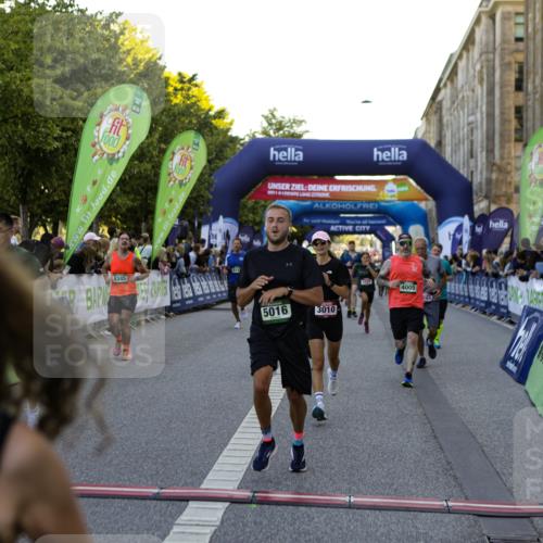 01.09.2024 - BARMER Alsterlauf Kathrin Stürmer Photography http://msf.ph/oto/6970253 01.09.2024 09:59:39 Ziel 2057, 2159, 2417, 2503, 2766, 2877, 2908, 2909, 3311, 3315, 3586, 3673, 3815, 4302, 4405, 4557, 4737, 4904, 4984, 5135, 8033, 8222, 8352, 8371, 2079, 2223, 2304, 2323, 2771, 3010, 3185, 3718, 3737, 3758, 3888, 4005, 4045, 4482, 4495, 4575, 4605, 4727, 4867, 4980, 5016, 5146, 5148, 5266, 5302, 8141, 8345 meine-sportfotos.de