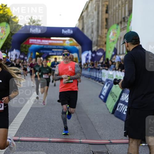 01.09.2024 - BARMER Alsterlauf Kathrin Stürmer Photography http://msf.ph/oto/6970261 01.09.2024 09:59:41 Ziel 2057, 2159, 2503, 2766, 2877, 2908, 2909, 2912, 3053, 3070, 3311, 3315, 3586, 3673, 3815, 4302, 4405, 4557, 4737, 4904, 4984, 5135, 8033, 8222, 8352, 8371, 2079, 2304, 2323, 2771, 3010, 3185, 3718, 3737, 3888, 4005, 4045, 4056, 4482, 4488, 4495, 4575, 4605, 4635, 4727, 4867, 4980, 5016, 5146, 5148, 5266, 5302, 8141, 8345 meine-sportfotos.de