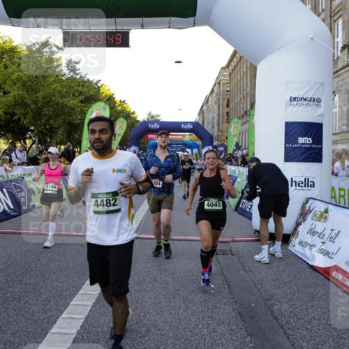 01.09.2024 - BARMER Alsterlauf Kathrin Stürmer Photography http://msf.ph/oto/6970262 01.09.2024 09:59:47 Ziel 2057, 2159, 2361, 2395, 2396, 2401, 2503, 2766, 2877, 2908, 2909, 2912, 3053, 3070, 3586, 3673, 3815, 4141, 4302, 4405, 4604, 4737, 4904, 4984, 5135, 8033, 8201, 8222, 8371, 2155, 2304, 2323, 2335, 2545, 2620, 3010, 3185, 3366, 3718, 3737, 3888, 4005, 4045, 4056, 4294, 4482, 4488, 4575, 4635, 4980, 5146, 5148, 5212, 5266, 5299, 5302, 8141, 8345 meine-sportfotos.de