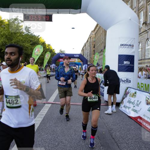 01.09.2024 - BARMER Alsterlauf Kathrin Stürmer Photography http://msf.ph/oto/6970264 01.09.2024 09:59:47 Ziel 2057, 2159, 2361, 2395, 2396, 2401, 2503, 2766, 2877, 2908, 2909, 2912, 3053, 3070, 3586, 3673, 3815, 4141, 4302, 4405, 4604, 4737, 4904, 4984, 5135, 8033, 8201, 8222, 8371, 2155, 2304, 2323, 2335, 2545, 2620, 3010, 3185, 3366, 3718, 3737, 3888, 4005, 4045, 4056, 4294, 4482, 4488, 4575, 4635, 4980, 5146, 5148, 5212, 5266, 5299, 5302, 8141, 8345 meine-sportfotos.de