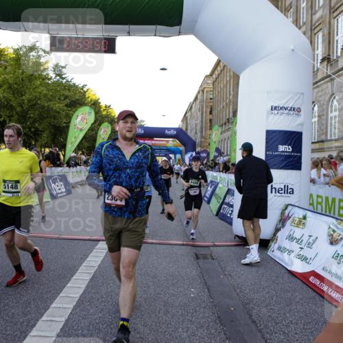 01.09.2024 - BARMER Alsterlauf Kathrin Stürmer Photography http://msf.ph/oto/6970268 01.09.2024 09:59:48 Ziel 2057, 2159, 2361, 2395, 2396, 2401, 2503, 2766, 2877, 2908, 2909, 2912, 3053, 3070, 3586, 3673, 3815, 4141, 4302, 4405, 4604, 4737, 4904, 4984, 5135, 8032, 8033, 8201, 8222, 8371, 2155, 2304, 2323, 2335, 2545, 2620, 3185, 3366, 3718, 3737, 3888, 4005, 4045, 4056, 4294, 4482, 4488, 4575, 4635, 4980, 5146, 5148, 5169, 5212, 5266, 5299, 5302, 8141, 8345 meine-sportfotos.de