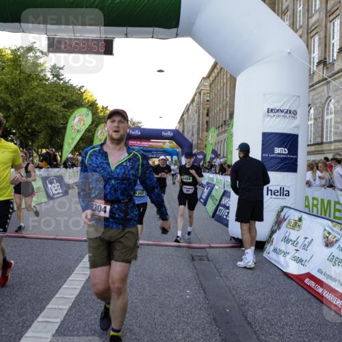01.09.2024 - BARMER Alsterlauf Kathrin Stürmer Photography http://msf.ph/oto/6970269 01.09.2024 09:59:48 Ziel 2057, 2159, 2361, 2395, 2396, 2401, 2503, 2766, 2877, 2908, 2909, 2912, 3053, 3070, 3586, 3673, 3815, 4141, 4302, 4405, 4604, 4737, 4904, 4984, 5135, 8032, 8033, 8201, 8222, 8371, 2155, 2304, 2323, 2335, 2545, 2620, 3185, 3366, 3718, 3737, 3888, 4005, 4045, 4056, 4294, 4482, 4488, 4575, 4635, 4980, 5146, 5148, 5169, 5212, 5266, 5299, 5302, 8141, 8345 meine-sportfotos.de