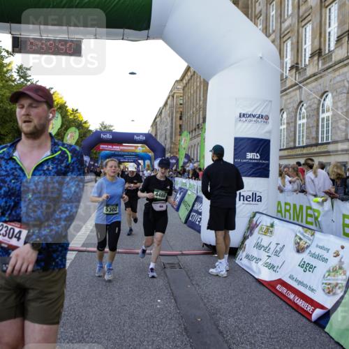 01.09.2024 - BARMER Alsterlauf Kathrin Stürmer Photography http://msf.ph/oto/6970272 01.09.2024 09:59:49 Ziel 2057, 2159, 2361, 2395, 2396, 2401, 2503, 2766, 2908, 2909, 2912, 3053, 3070, 3586, 3673, 3815, 4141, 4302, 4405, 4604, 4737, 4904, 4984, 5135, 8032, 8033, 8101, 8201, 8222, 8371, 2155, 2304, 2323, 2335, 2545, 2620, 3185, 3366, 3718, 3737, 3888, 4045, 4056, 4294, 4482, 4488, 4635, 4980, 5146, 5148, 5169, 5212, 5266, 5299, 5302, 8141, 8345 meine-sportfotos.de