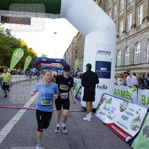 01.09.2024 - BARMER Alsterlauf Kathrin Stürmer Photography http://msf.ph/oto/6970275 01.09.2024 09:59:49 Ziel 2057, 2159, 2361, 2395, 2396, 2401, 2503, 2766, 2908, 2909, 2912, 3053, 3070, 3586, 3673, 3815, 4141, 4302, 4405, 4604, 4737, 4904, 4984, 5135, 8032, 8033, 8101, 8201, 8222, 8371, 2155, 2304, 2323, 2335, 2545, 2620, 3185, 3366, 3718, 3737, 3888, 4045, 4056, 4294, 4482, 4488, 4635, 4980, 5146, 5148, 5169, 5212, 5266, 5299, 5302, 8141, 8345 meine-sportfotos.de