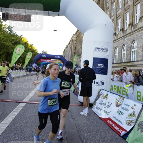 01.09.2024 - BARMER Alsterlauf Kathrin Stürmer Photography http://msf.ph/oto/6970276 01.09.2024 09:59:49 Ziel 2057, 2159, 2361, 2395, 2396, 2401, 2503, 2766, 2908, 2909, 2912, 3053, 3070, 3586, 3673, 3815, 4141, 4302, 4405, 4604, 4737, 4904, 4984, 5135, 8032, 8033, 8101, 8201, 8222, 8371, 2155, 2304, 2323, 2335, 2545, 2620, 3185, 3366, 3718, 3737, 3888, 4045, 4056, 4294, 4482, 4488, 4635, 4980, 5146, 5148, 5169, 5212, 5266, 5299, 5302, 8141, 8345 meine-sportfotos.de