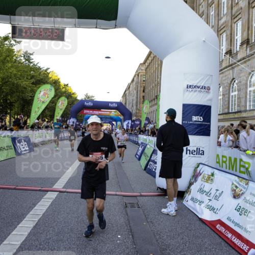 01.09.2024 - BARMER Alsterlauf Kathrin Stürmer Photography http://msf.ph/oto/6970277 01.09.2024 09:59:51 Ziel 2057, 2159, 2361, 2395, 2396, 2401, 2503, 2766, 2908, 2909, 2912, 3053, 3070, 3288, 3586, 3673, 3815, 4141, 4302, 4405, 4604, 4737, 4984, 5135, 8032, 8033, 8101, 8201, 8222, 8371, 2155, 2304, 2335, 2545, 2562, 2620, 2918, 3366, 3718, 3888, 4045, 4056, 4227, 4294, 4482, 4488, 4635, 4887, 5146, 5148, 5153, 5169, 5212, 5266, 5299, 5302 meine-sportfotos.de