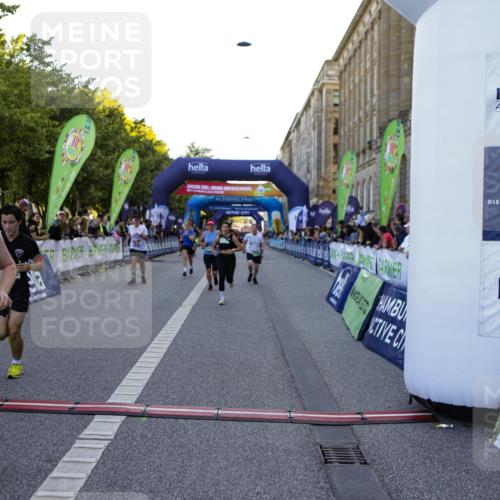 01.09.2024 - BARMER Alsterlauf Kathrin Stürmer Photography http://msf.ph/oto/6970298 01.09.2024 09:59:56 Ziel 2057, 2361, 2395, 2396, 2401, 2766, 2912, 3053, 3070, 3288, 3586, 3673, 4141, 4302, 4391, 4405, 4604, 4944, 5135, 8032, 8033, 8101, 8201, 8371, 2155, 2335, 2545, 2562, 2620, 2910, 2918, 3366, 3390, 4056, 4227, 4294, 4635, 4693, 4887, 5153, 5169, 5212, 5299, 8342 meine-sportfotos.de