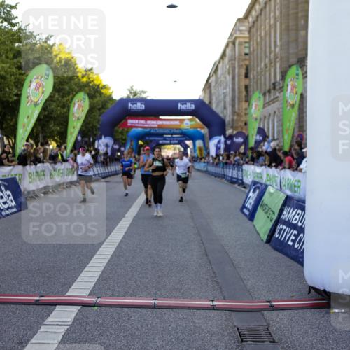 01.09.2024 - BARMER Alsterlauf Kathrin Stürmer Photography http://msf.ph/oto/6970299 01.09.2024 09:59:56 Ziel 2057, 2361, 2395, 2396, 2401, 2766, 2912, 3053, 3070, 3288, 3586, 3673, 4141, 4302, 4391, 4405, 4604, 4944, 5135, 8032, 8033, 8101, 8201, 8371, 2155, 2335, 2545, 2562, 2620, 2910, 2918, 3366, 3390, 4056, 4227, 4294, 4635, 4693, 4887, 5153, 5169, 5212, 5299, 8342 meine-sportfotos.de