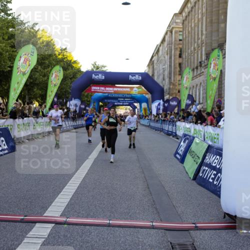01.09.2024 - BARMER Alsterlauf Kathrin Stürmer Photography http://msf.ph/oto/6970300 01.09.2024 09:59:56 Ziel 2057, 2361, 2395, 2396, 2401, 2766, 2912, 3053, 3070, 3288, 3586, 3673, 4141, 4302, 4391, 4405, 4604, 4944, 5135, 8032, 8033, 8101, 8201, 8371, 2155, 2335, 2545, 2562, 2620, 2910, 2918, 3366, 3390, 4056, 4227, 4294, 4635, 4693, 4887, 5153, 5169, 5212, 5299, 8342 meine-sportfotos.de