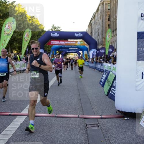 01.09.2024 - BARMER Alsterlauf Kathrin Stürmer Photography http://msf.ph/oto/6970307 01.09.2024 10:00:05 Ziel 2361, 2647, 2661, 2662, 3288, 3324, 3555, 3688, 4130, 4286, 4391, 4443, 4604, 4944, 8032, 8101, 8201, 2309, 2313, 2562, 2910, 2918, 3182, 3390, 3478, 3686, 4227, 4253, 4304, 4672, 4693, 4887, 5084, 5153, 5177, 5216, 8234, 8342 meine-sportfotos.de