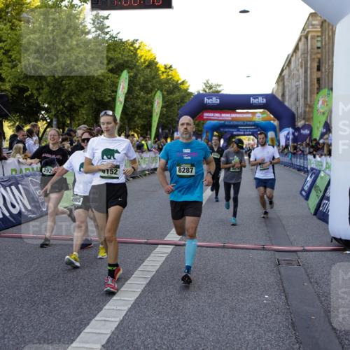 01.09.2024 - BARMER Alsterlauf Kathrin Stürmer Photography http://msf.ph/oto/6970319 01.09.2024 10:00:39 Ziel 2197, 2206, 2244, 2674, 2689, 3223, 3323, 3367, 3528, 3687, 3912, 4052, 4171, 4428, 4608, 4687, 4813, 4926, 4936, 5138, 5144, 8149, 2330, 2419, 2612, 2920, 2921, 3078, 3541, 3725, 3762, 3834, 3836, 4152, 4263, 4739, 4744, 4869, 4971, 4985, 8007, 8054, 8086, 8088, 8287 meine-sportfotos.de