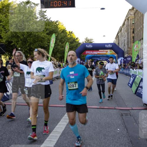01.09.2024 - BARMER Alsterlauf Kathrin Stürmer Photography http://msf.ph/oto/6970322 01.09.2024 10:00:39 Ziel 2197, 2206, 2244, 2674, 2689, 3223, 3323, 3367, 3528, 3687, 3912, 4052, 4171, 4428, 4608, 4687, 4813, 4926, 4936, 5138, 5144, 8149, 2330, 2419, 2612, 2920, 2921, 3078, 3541, 3725, 3762, 3834, 3836, 4152, 4263, 4739, 4744, 4869, 4971, 4985, 8007, 8054, 8086, 8088, 8287 meine-sportfotos.de