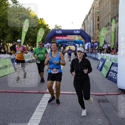 01.09.2024 - BARMER Alsterlauf Kathrin Stürmer Photography http://msf.ph/oto/6970329 01.09.2024 10:00:45 Ziel 2206, 2244, 2674, 2689, 3223, 3323, 3367, 3687, 3912, 4052, 4142, 4171, 4301, 4749, 4908, 4926, 4936, 5138, 8109, 2330, 2419, 2612, 2652, 2920, 2921, 3078, 3278, 3541, 3725, 3834, 3836, 4263, 4553, 4663, 4739, 4744, 8007, 8044, 8046, 8054, 8086, 8088, 8338 meine-sportfotos.de