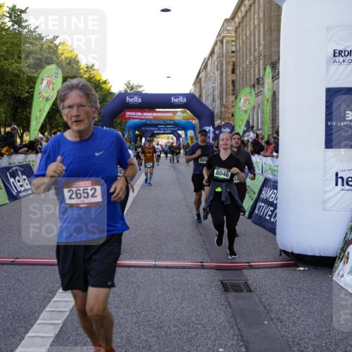 01.09.2024 - BARMER Alsterlauf Kathrin Stürmer Photography http://msf.ph/oto/6970340 01.09.2024 10:00:52 Ziel 2206, 2244, 2245, 3470, 3912, 4052, 4142, 4301, 4749, 4908, 5138, 5310, 8109, 8190, 2605, 2612, 2652, 2901, 3278, 3312, 3630, 4395, 4537, 4553, 4663, 4715, 4744, 5023, 5106, 5107, 8007, 8044, 8046, 8054, 8338 meine-sportfotos.de